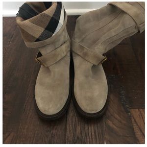 🤎❤️ Burberry Suede Grantville Boots